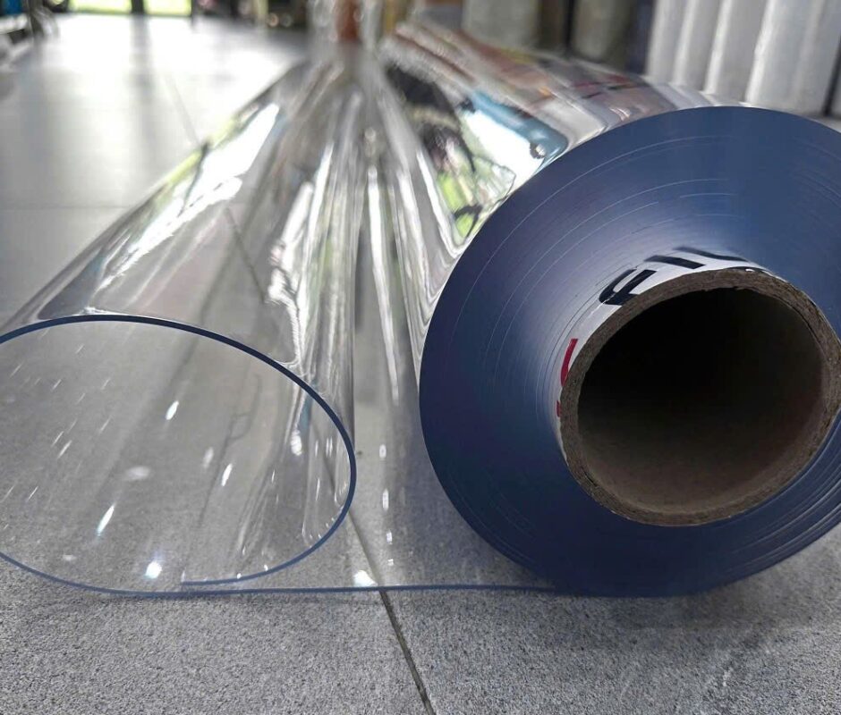 Màng Nhựa PVC Khổ Lớn: Giải Pháp Ngăn Lạnh & Chắn Bụi Tối Ưu Cho Nhà Xưởng 2 màng nhựa pvc khổ lớn